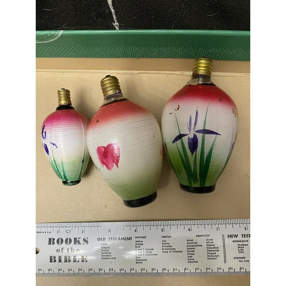 VTG PAINTED MILK GLASS~FIGURAL CHRISTMAS LIGHT BULB~CHINESE LANTERN SET‎ 3